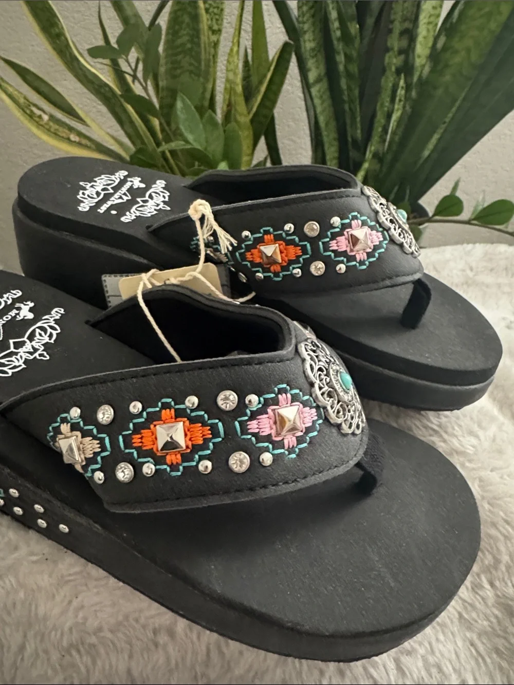 Montana West Black Wedge Sandals Embroidery & Rhinestone Turquoise Center Size 7
